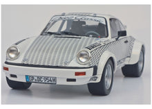Lade das Bild in den Galerie-Viewer, Porsche 911 Röhrl x 911 mit Figur Walter Röhrl 1:18 Resin