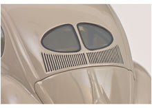 Lade das Bild in den Galerie-Viewer, VW Käfer beige 1:18 Resin