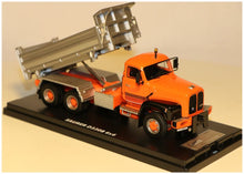Lade das Bild in den Galerie-Viewer, Saurer D330B 6x6 Kipper Vicari 1:50