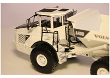Lade das Bild in den Galerie-Viewer, Volvo A40D White Edition 1:50