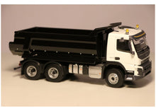 Lade das Bild in den Galerie-Viewer, Volvo FMX White Edition Kipper 1:50