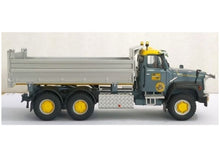 Lade das Bild in den Galerie-Viewer, Saurer D330B Hauber 6x6 Kipper Dozza 1:50