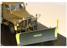 Lade das Bild in den Galerie-Viewer, Saurer 2DM mit Räumschild Boschung 1:43