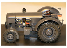 Lade das Bild in den Galerie-Viewer, Vevey 560 Armeetraktor 1:32
