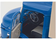 Lade das Bild in den Galerie-Viewer, Mercedes Benz L911 blau 1:18