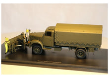 Lade das Bild in den Galerie-Viewer, Saurer 2DM mit Räumschild Boschung 1:43