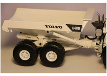 Lade das Bild in den Galerie-Viewer, Volvo A40D White Edition 1:50