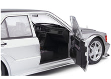 Lade das Bild in den Galerie-Viewer, Mercedes Benz 190E silber 1:18