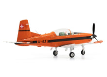 Lade das Bild in den Galerie-Viewer, Pilatus PC-7 A-931 Ursprungsbemalung orange 1:72