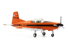 Lade das Bild in den Galerie-Viewer, Pilatus PC-7 A-931 Ursprungsbemalung orange 1:72