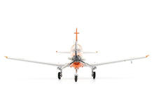 Lade das Bild in den Galerie-Viewer, Pilatus PC-7 A-931 Ursprungsbemalung orange 1:72