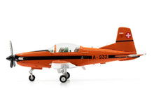 Lade das Bild in den Galerie-Viewer, Pilatus PC-7 A-932 Ursprungsbemalung orange 1:72