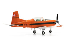 Lade das Bild in den Galerie-Viewer, Pilatus PC-7 A-932 Ursprungsbemalung orange 1:72