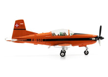 Lade das Bild in den Galerie-Viewer, Pilatus PC-7 A-932 Ursprungsbemalung orange 1:72