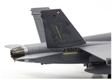Lade das Bild in den Galerie-Viewer, F/A-18C Hornet J-5017 Falcons 1:72
