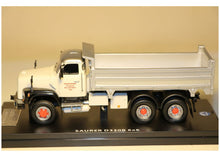 Lade das Bild in den Galerie-Viewer, Saurer D330B 6x6 Kipper Giezendanner 1:50