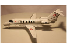 Lade das Bild in den Galerie-Viewer, Pilatus PC-24 T-786 Bundesrat-Jet Swiss Air Force 1:72

