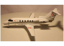 Lade das Bild in den Galerie-Viewer, Pilatus PC-24 T-786 Bundesrat-Jet Swiss Air Force 1:72