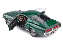 Lade das Bild in den Galerie-Viewer, Shelby Mustang GT500 grün 1:18