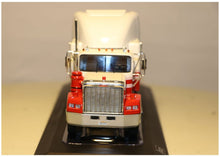Lade das Bild in den Galerie-Viewer, GMC General 1980 Red/Withe 1:43
