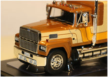 Lade das Bild in den Galerie-Viewer, Ford LTL-9000 1978 Brown Metallic/Decor 1:43
