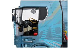 Lade das Bild in den Galerie-Viewer, Scania S770 Highline blau 1:24
