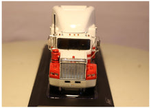 Lade das Bild in den Galerie-Viewer, GMC General 1980 Red/Withe 1:43
