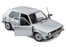 Lade das Bild in den Galerie-Viewer, VW Golf L - silber 1:18 
