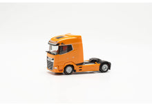 Lade das Bild in den Galerie-Viewer, DAF XG Zugmaschine orange 1:87 
