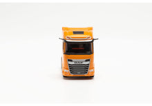 Lade das Bild in den Galerie-Viewer, DAF XG Zugmaschine orange 1:87 
