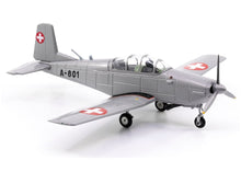 Lade das Bild in den Galerie-Viewer, Pilatus P-3 A-801 Museum Dübendorf inkl. Chromständer  1:72
