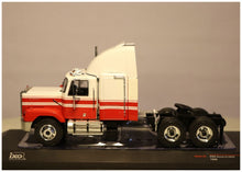 Lade das Bild in den Galerie-Viewer, GMC General 1980 Red/Withe 1:43
