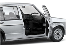 Lade das Bild in den Galerie-Viewer, VW Golf L - silber 1:18 
