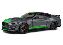 Lade das Bild in den Galerie-Viewer, Ford Shelby GT500 grau 1:18 
