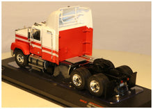 Lade das Bild in den Galerie-Viewer, GMC General 1980 Red/Withe 1:43

