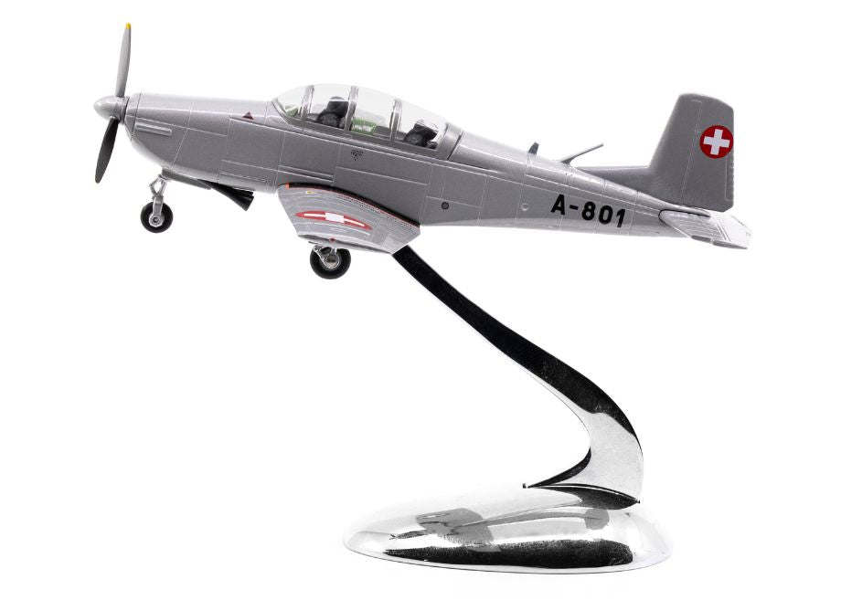 Pilatus P-3 A-801 Museum Dübendorf inkl. Chromständer  1:72