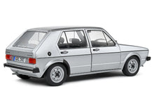 Lade das Bild in den Galerie-Viewer, VW Golf L - silber 1:18 
