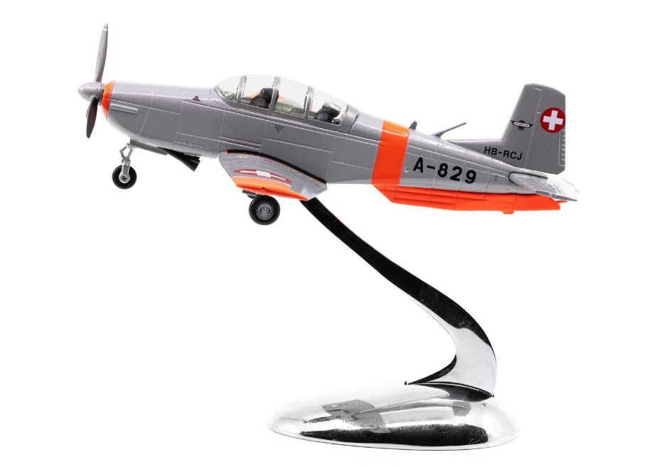 Pilatus P-3 A-829 Museum Altenrhein HB-RCJ inkl. Chromständer  1:72