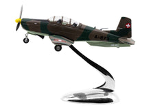 Lade das Bild in den Galerie-Viewer, Pilatus P-3 A-873 Version P-3.05,HB-RCL inkl. Chromständer  1:72
