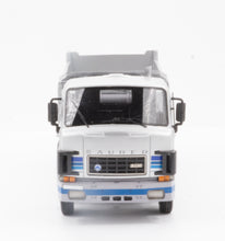 Lade das Bild in den Galerie-Viewer, Saurer D330B 8x4 Kipper Messe silber 1:50
