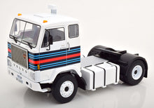 Lade das Bild in den Galerie-Viewer, Volvo F88 Martini Racing-Team 1:18
