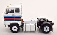 Lade das Bild in den Galerie-Viewer, Volvo F88 Martini Racing-Team 1:18
