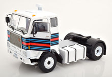 Lade das Bild in den Galerie-Viewer, Volvo F88 Martini Racing-Team 1:18
