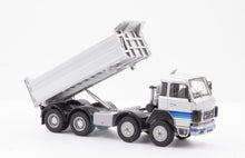 Lade das Bild in den Galerie-Viewer, Saurer D330B 8x4 Kipper Messe silber 1:50
