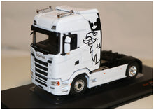 Lade das Bild in den Galerie-Viewer, Scania S-Series 2020 White/Deco.  1:43
