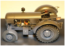 Lade das Bild in den Galerie-Viewer, Vevey 560 Armeetraktor 1:32
