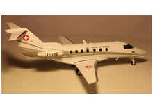 Lade das Bild in den Galerie-Viewer, Pilatus PC-24 T-786 Bundesrat-Jet Swiss Air Force 1:72
