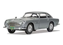 Lade das Bild in den Galerie-Viewer, James Bond Aston Martin DB5 - Casino Royale
