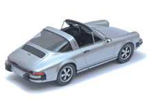 Lade das Bild in den Galerie-Viewer, Porsche 911 Targa silber 1:18 Resin
