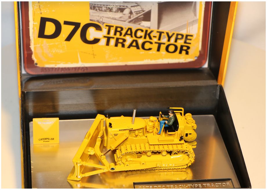 Cat D7C Track Typ Tractor 1:50